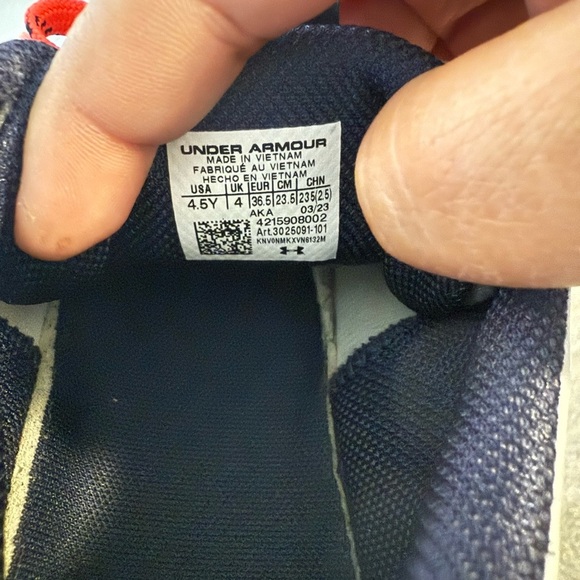 Under Armour Curry GS 3Z6 Big Kids Size 4.5 - Picture 2 of 10